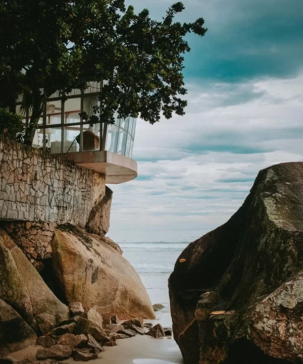 A stunning beach house in Rio de Janeiro, featuring modern architecture and breath-taking ocean views.