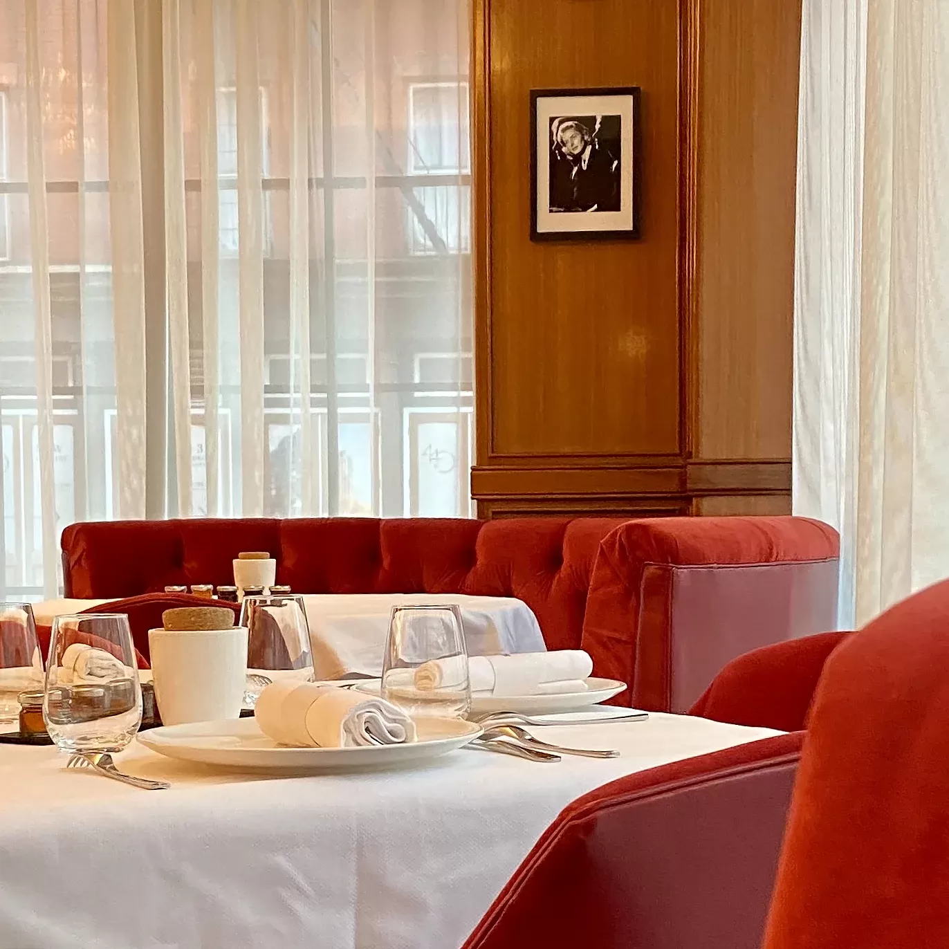 Private fine dining booths with red sofa's at Brasserie Fouquet's, Tribeca, New York