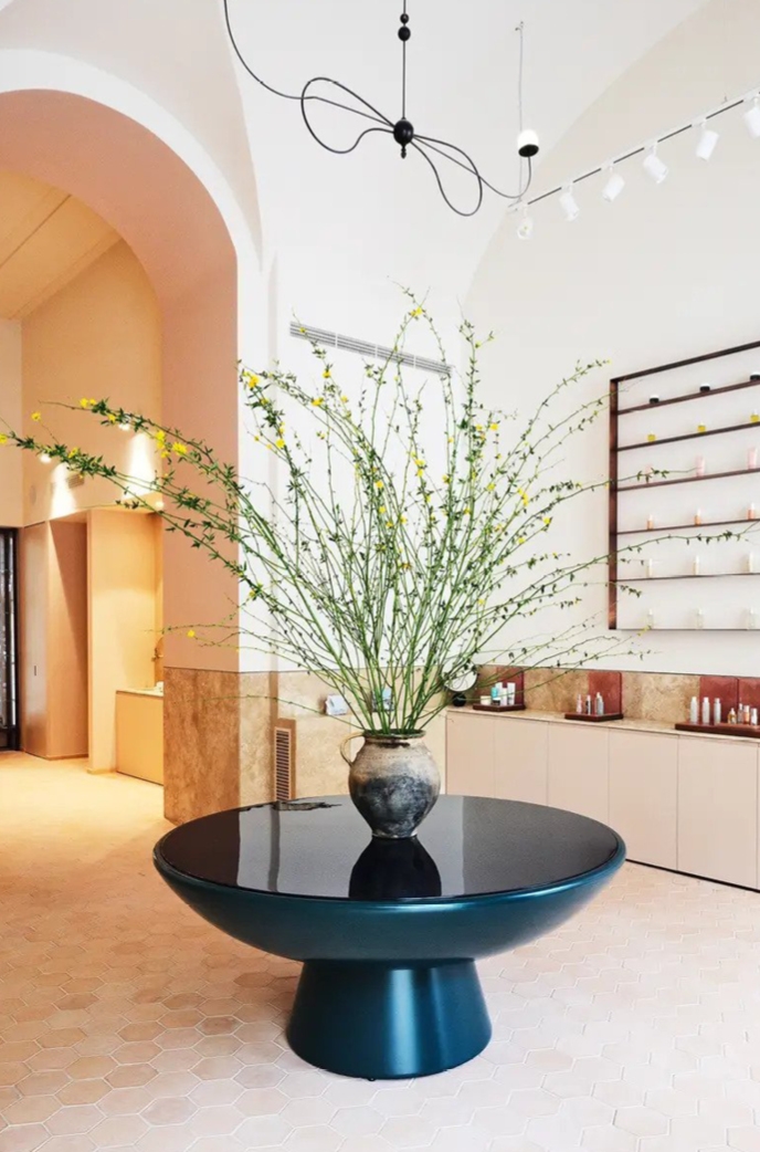 Large black marble table with grand vase in spa entrance at Omorocviza, Budapest